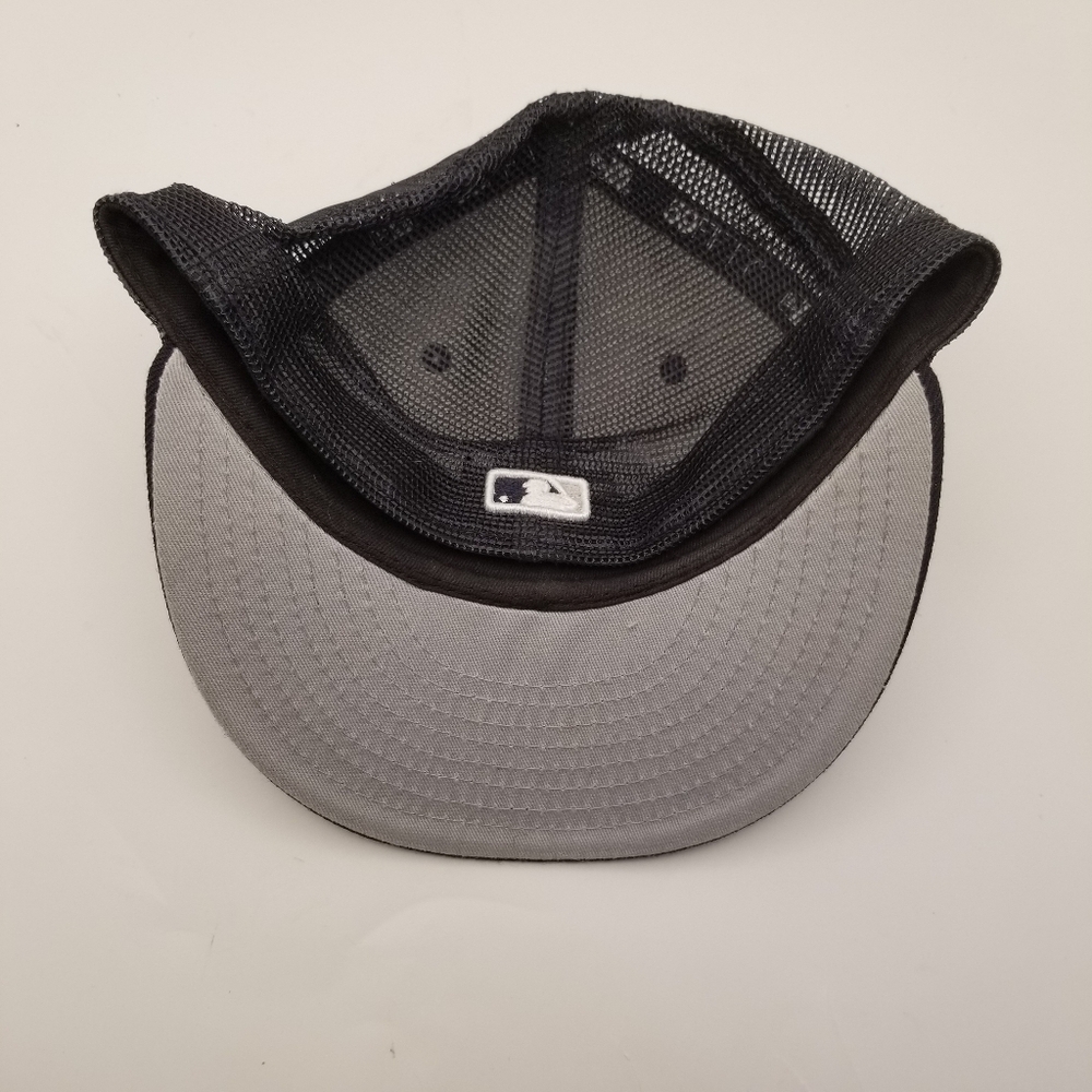 New Era New York Yankees On-Field Mesh Back 59FIFTY Fitted Cap Size 7 1/4 - Picture 6 of 7